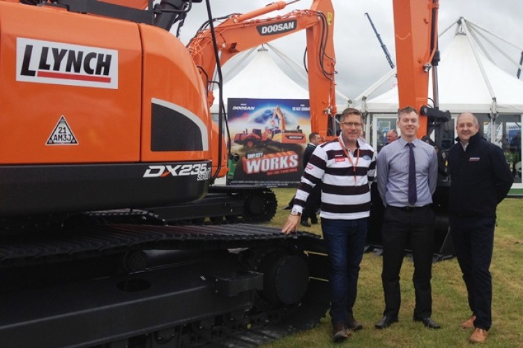 Left to right are  Promac sales director Justin Scott-Thomas, Lynch director  Merrill Lynch and Doosan regional manager Anthony Pearce