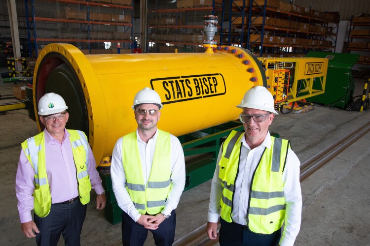 Stats Group general manager Mark Gault (centre) with Middle East director Angus Bowie (l) and Middle East operations manager Joe Fraser (r).
