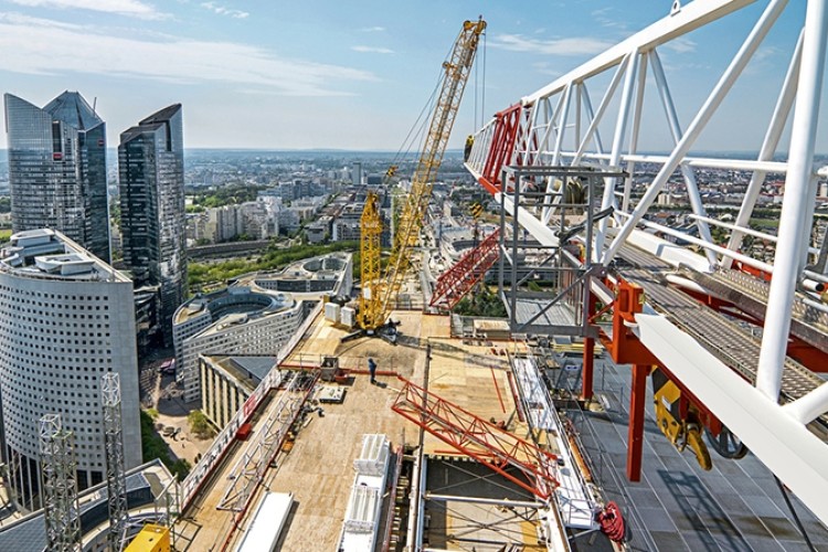 Liebherr cranes at work in Paris