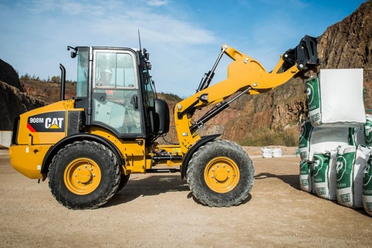 The new Cat 908M loader has the Optimized Z-bar loader linkage, combining digging power with parallel lift