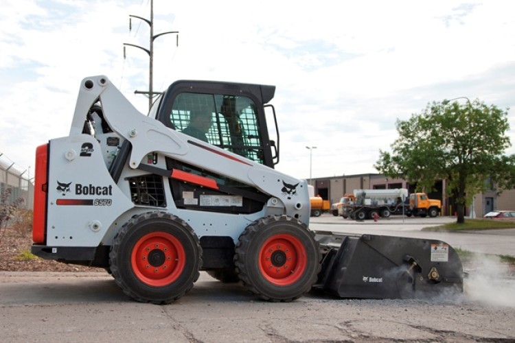 Bobcat S570 planer and, below, the T590
