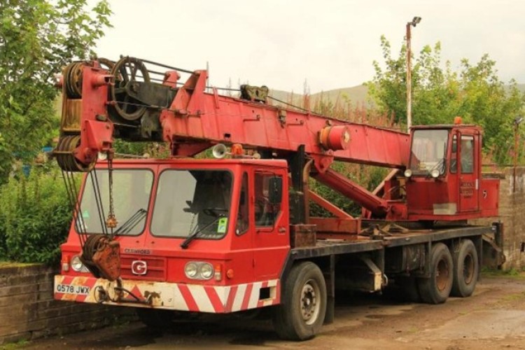 No MoT certificate is required for mobile cranes, regardless of age
