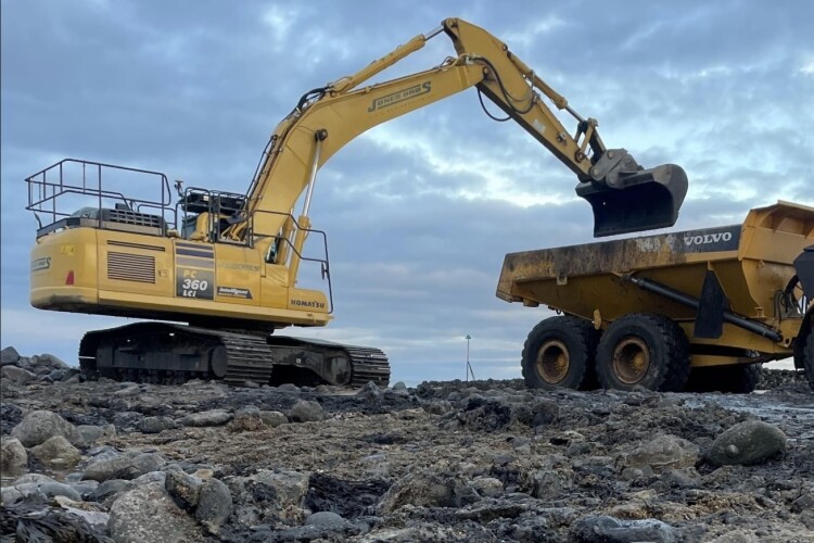 Jones Bros working on a separate sea defence contract, in Penrhyn Bay. [Image from jones-bros.com]