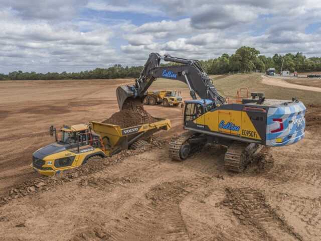 Collins Earthworks takes delivery of UK’s first EC950F