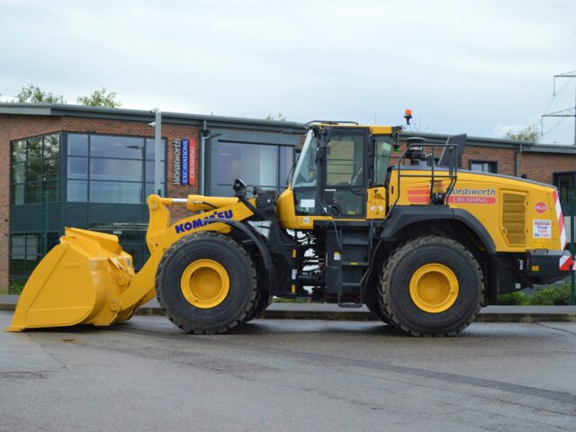Wordsworth Crushing receive the first four Komatsu WA475-10 wheel loaders in the UK