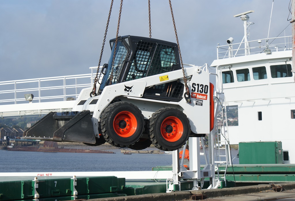 Bobcat s130. Погрузчик Bobcat s130. Bobcat s130 Электромотор. Бобкэт 175. Bobcat s130 мигалка.