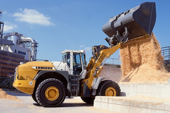 60 anni di sviluppo delle pale gommate Liebherr 1492592590_liehberr-l580-hochkippschaufel-img-560x375