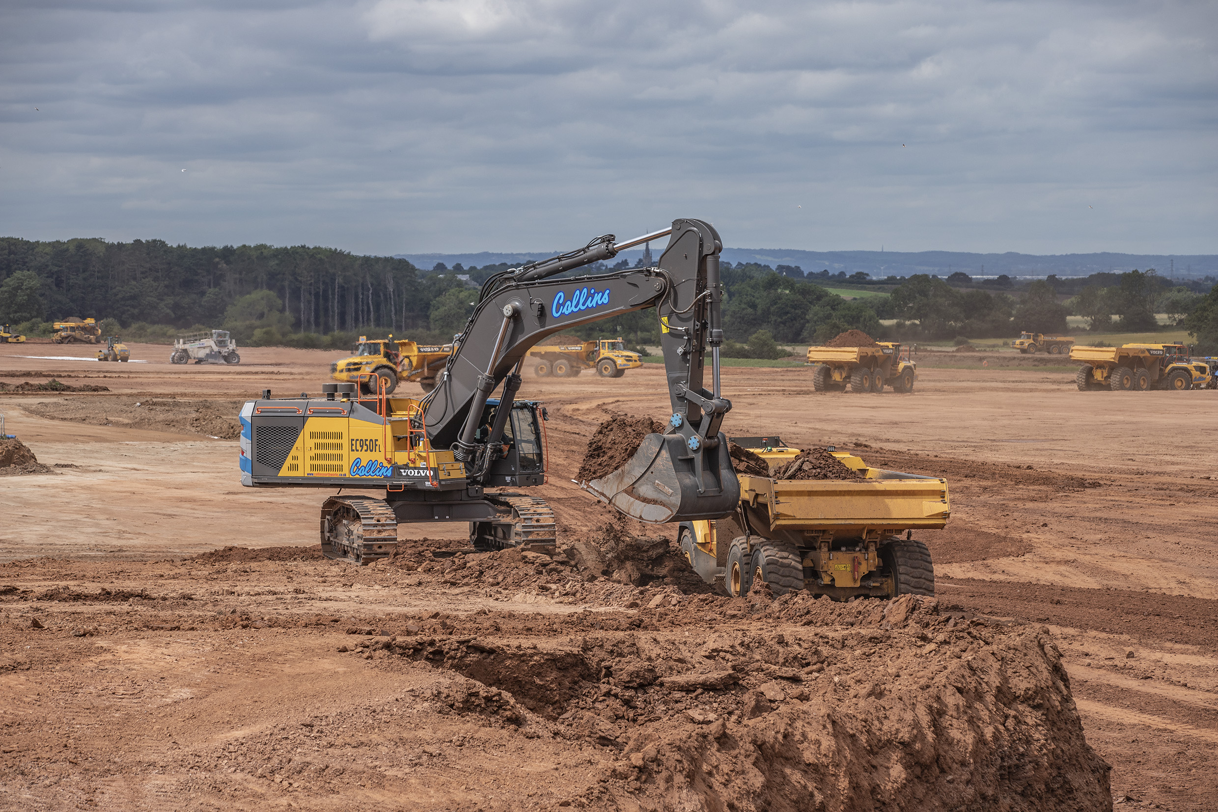 Collins Earthworks takes five new Volvo FMX tractor units - Fleet