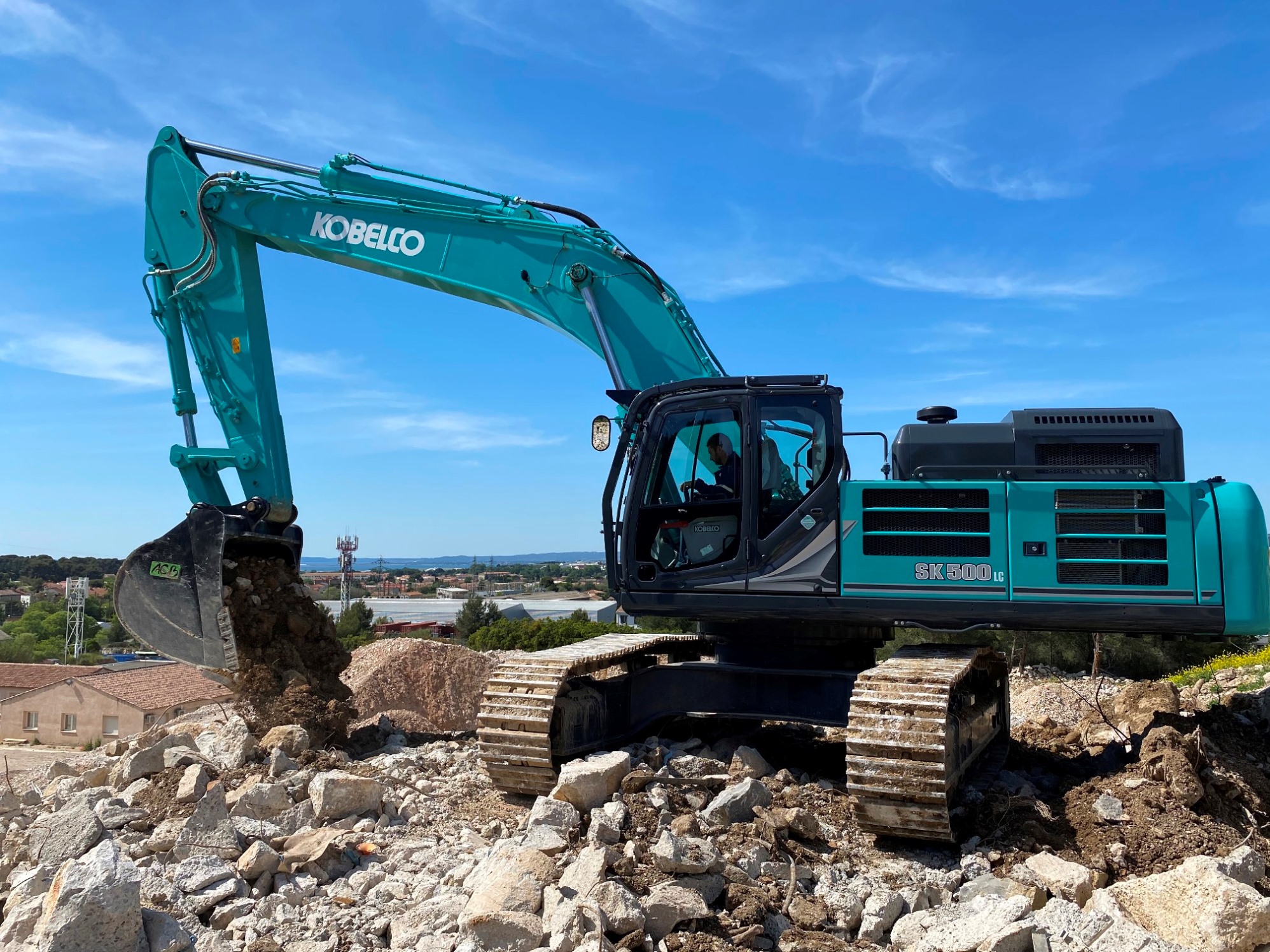 Kobelco memperbarui excavator kelas 50 ton