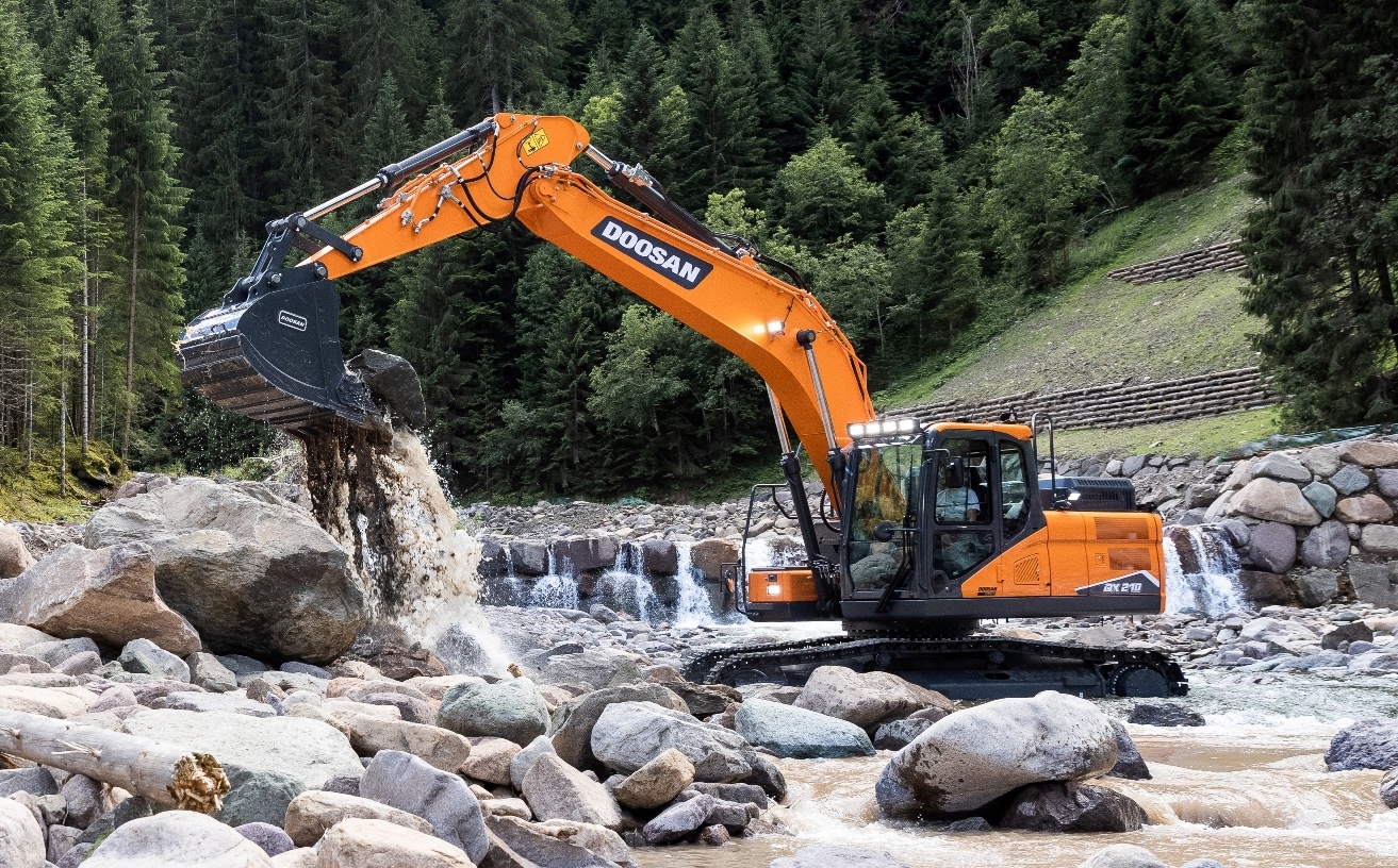 Three versions Doosan's new excavator