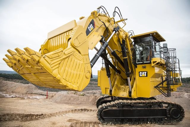 Giant Cat shovel starts work at Mountsorrel