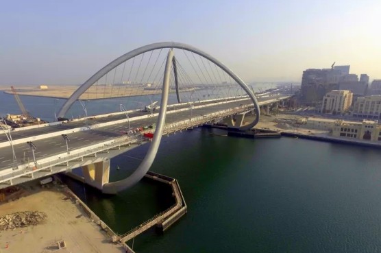 Besix menyelesaikan Jembatan Infinity Dubai