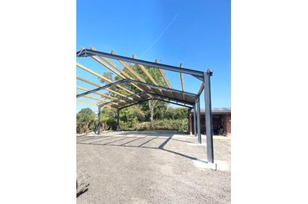 Incidente sul lavoro nel settore edile: multa per azienda dopo la caduta di un tetraiolista, un caso di studio sulla sicurezza lavorativa