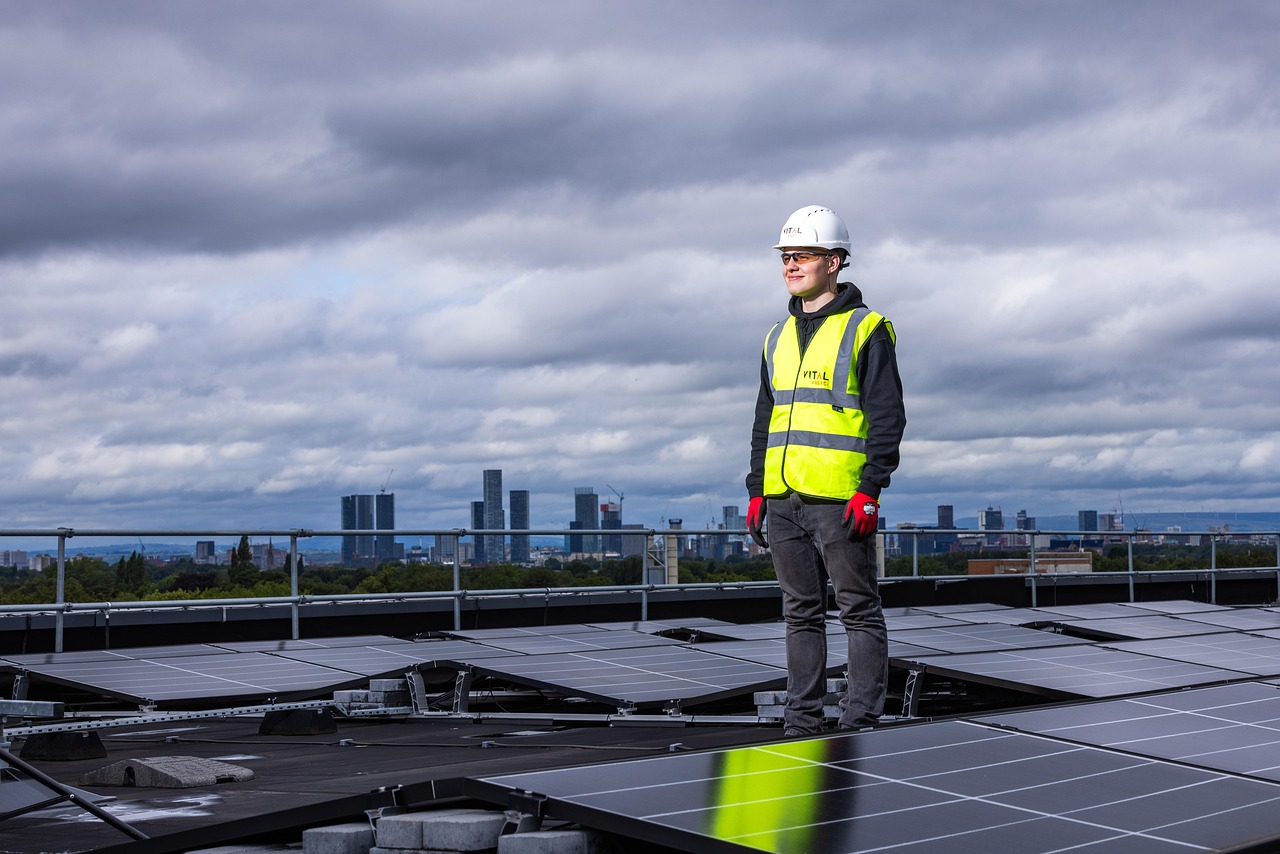 UK lacks the skills to hit net zero, MPs warn