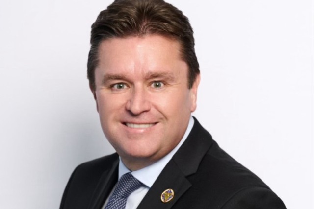 Barratt Redrow picks former Balfour chief as next CEO