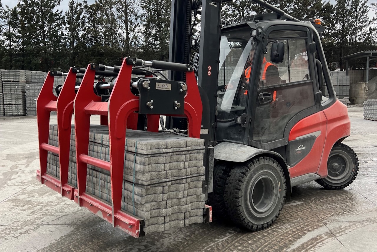 B&B launches block handling attachment