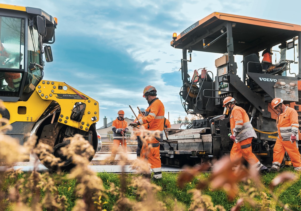 Bouygues plans 30,000 hires