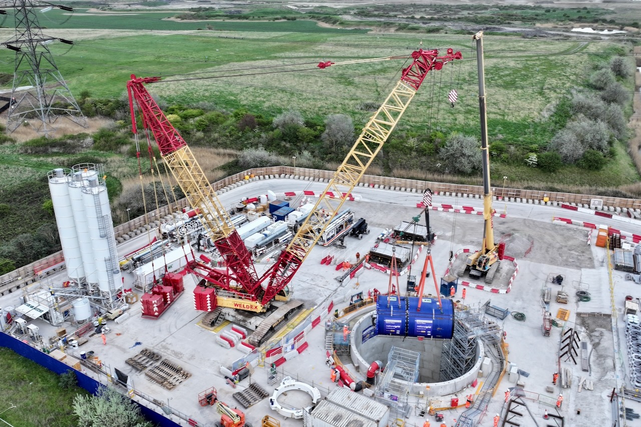 TBM starts on Thames power tunnel