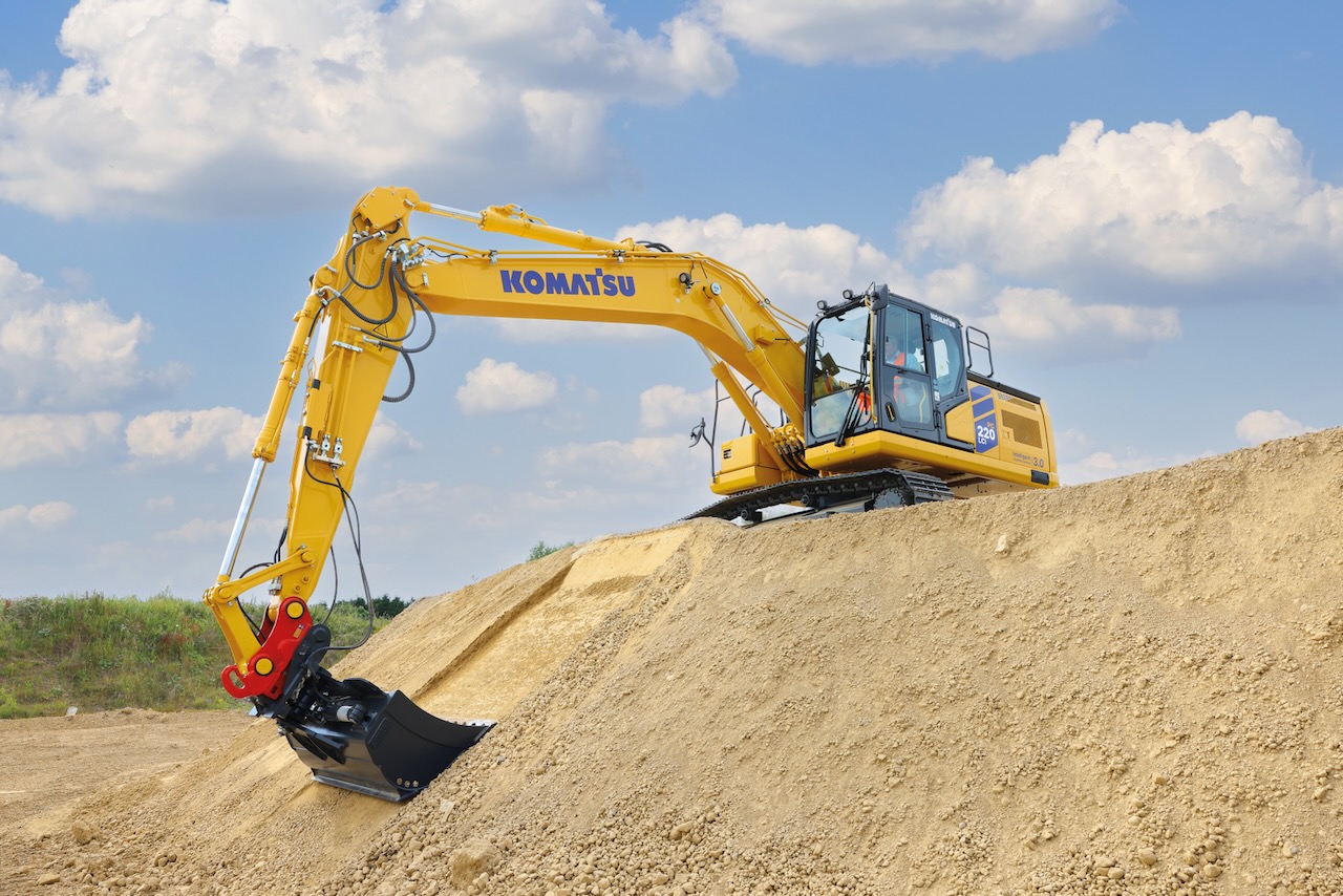Komatsu UK starts building new excavator