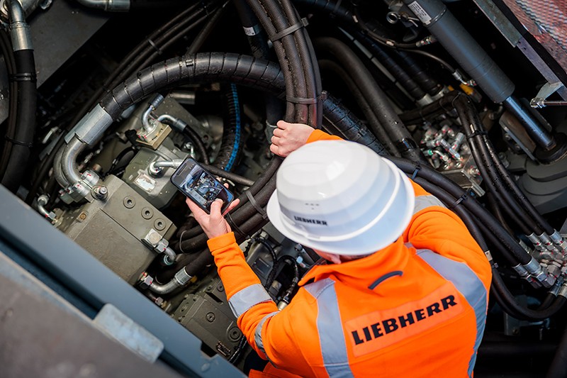 AI helps find Liebherr parts