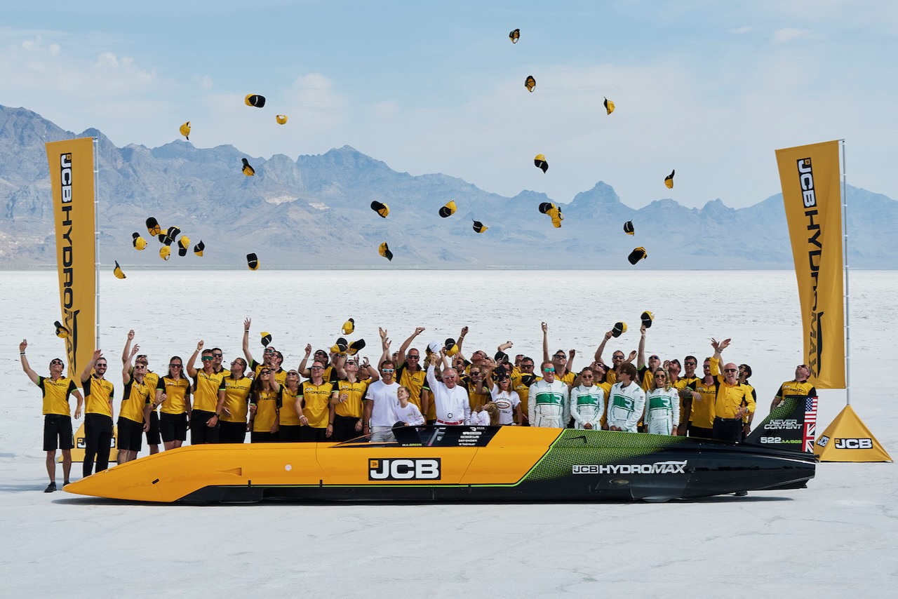 JCB Hydromax beats FIA world record