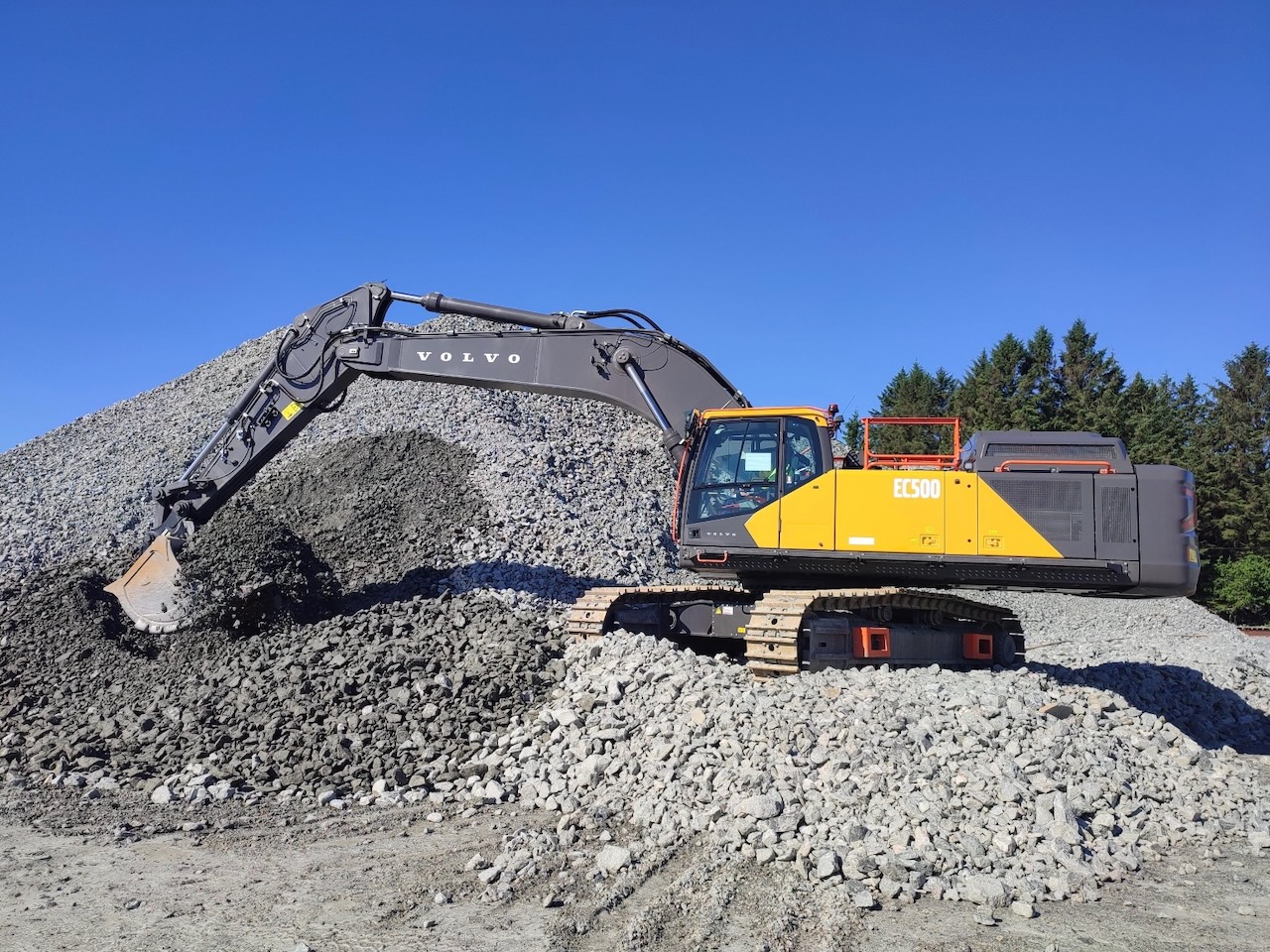 Customer tests for 50t Volvo electric excavator
