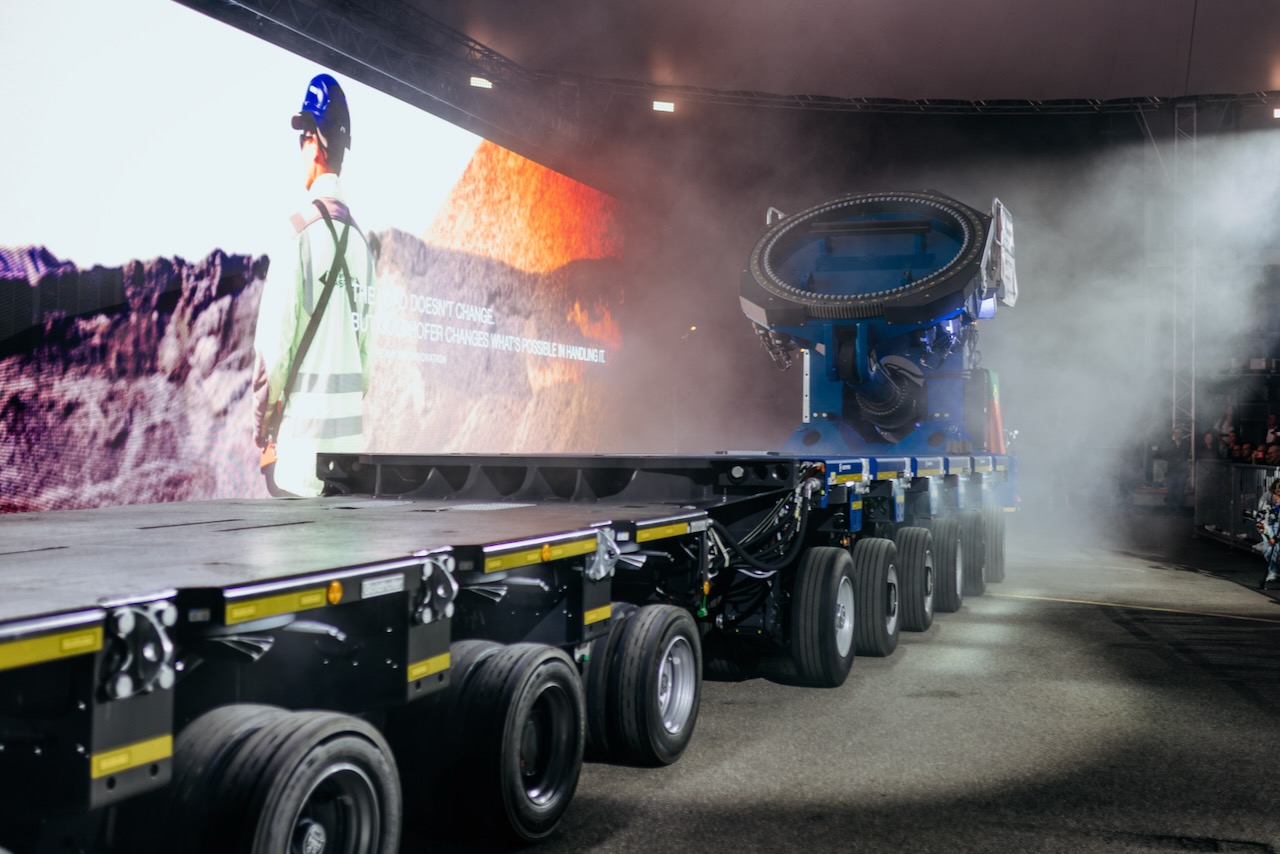 Goldhofer shows transporter with adjustable axles