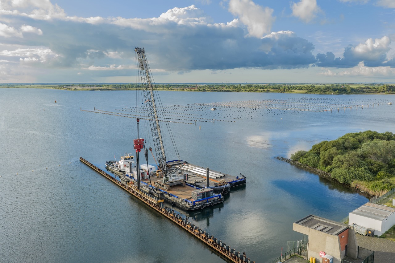 Unplugged Liebherr for Dutch locks
