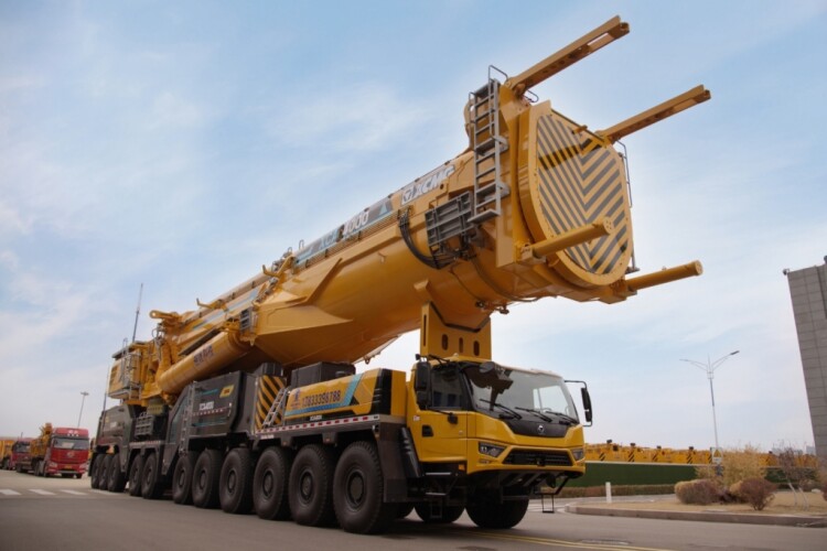 The XCA4000 has a rated caapcity of 4,000 tonnes and can lift a 230-tonne load to 170-metres high