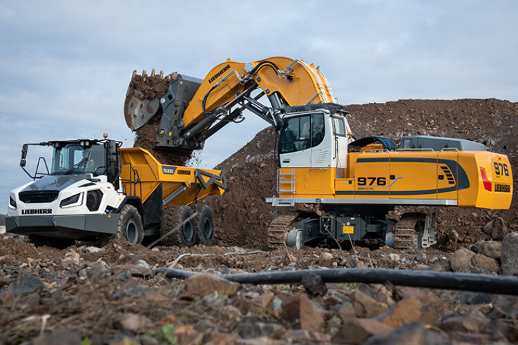 The R 976-E is one of two electric crawler excavators for mining and quarrying applications