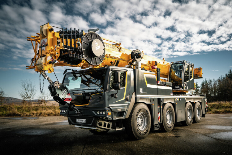 The new 90 tonne model, the LTM 1090-4.3