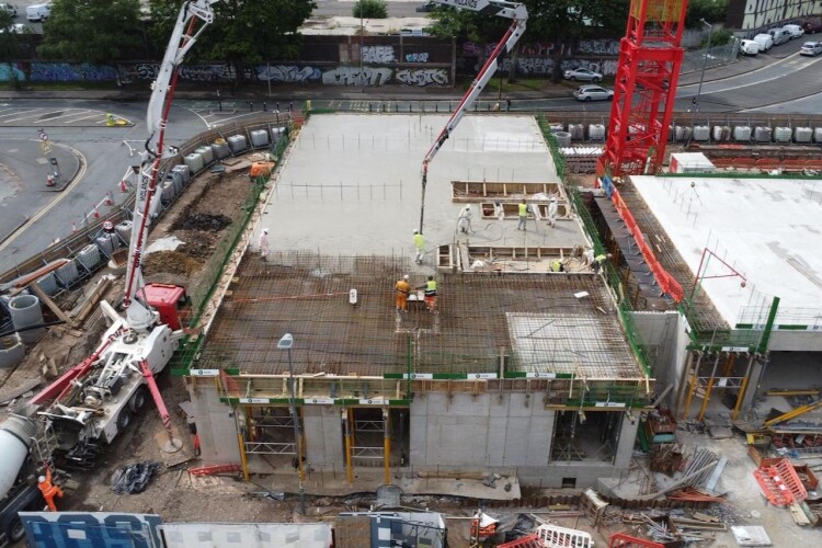 The concrete saved 429 tonnes carbon dioxide equivalent compared to CEM I