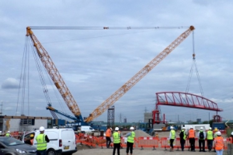 Sarens' 1200-tonne crane lifts the bridge into place