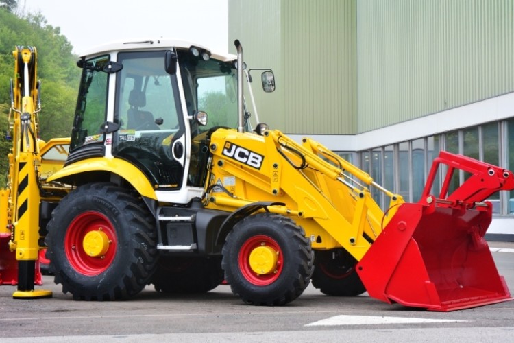 70 special machines will be made in retro livery last seen on the JCB 3CIII model in the 1970s