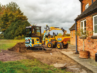 JCB'S first full-sized electric site dumper, the 1TE is described as the ideal partner for the 19C-1E electric mini-excavator 