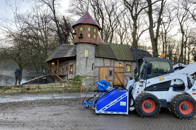 The A770 is used for a variety of tasks around Essehof Zoo