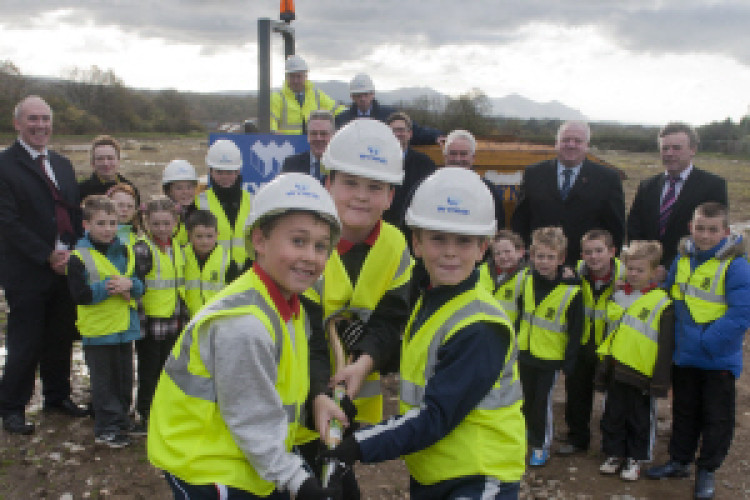 Pupils from Ysgol yr Hendre at the turf cutting ceremony with local dignitaries and members of Wynne Constructions&rsquo; team