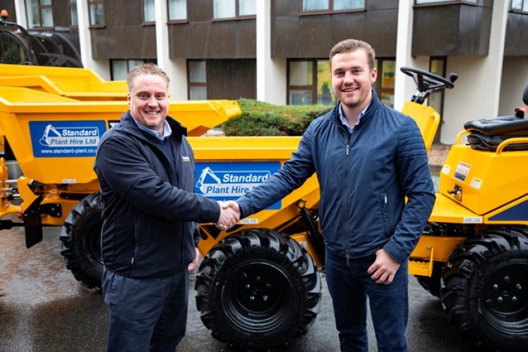 Lister Wilder sales manager Paul Mahoney (left) sealds the deal with Standard Plant Hire managing director Michael Fleming  