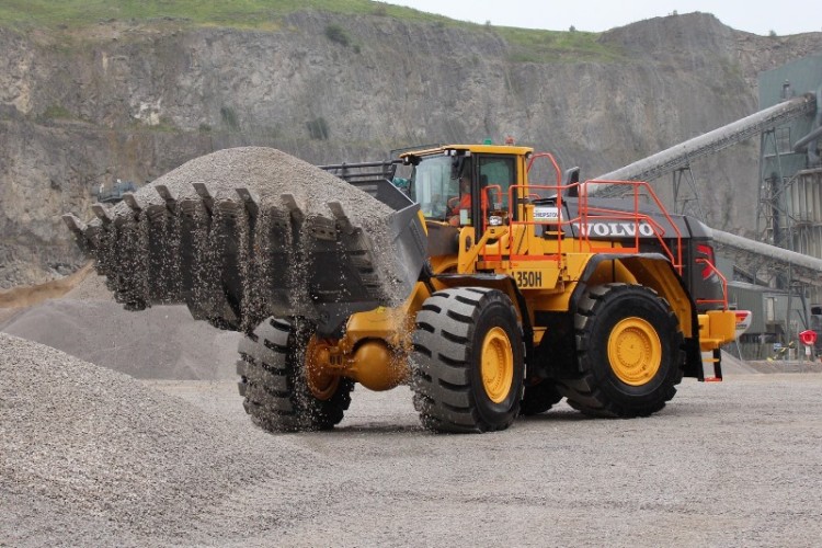 Chepstow Plant's new L350H loading shovel