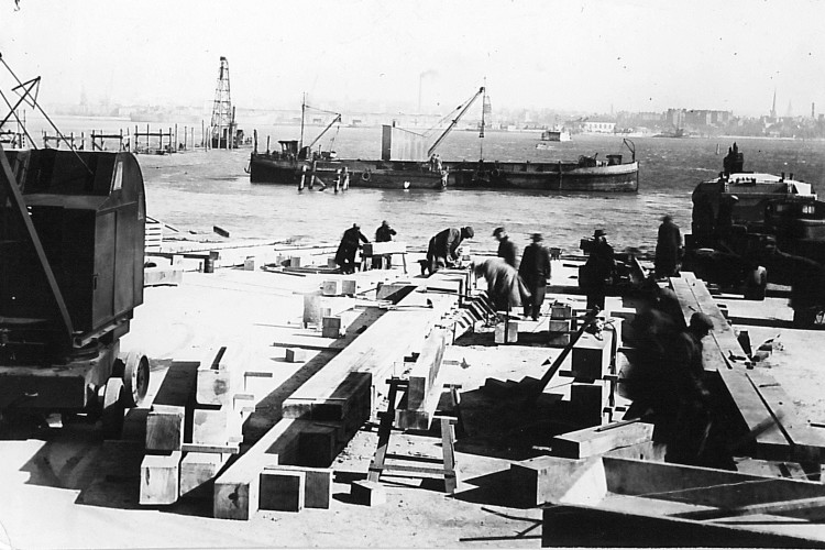 These photos were taken at Southampton in 1943. The photos of the harbour in position are at Arromanches in 1944.