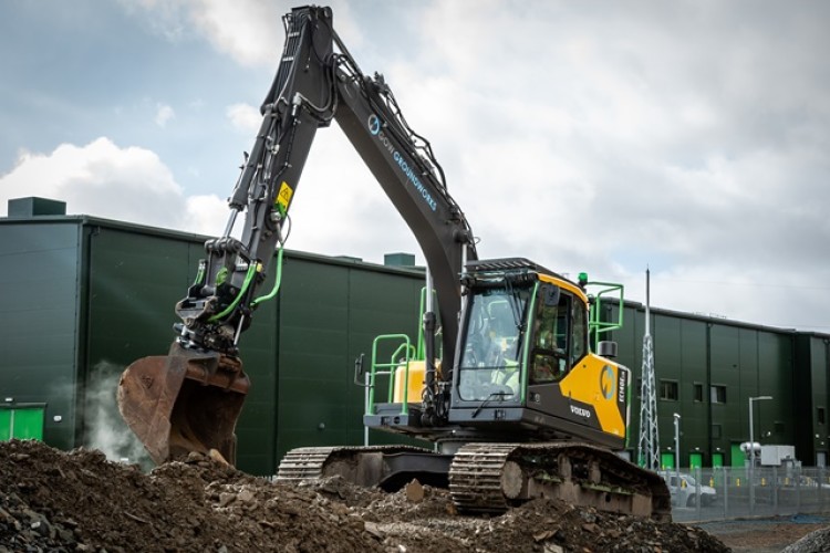 Gow's new Volvo EC140E LM 