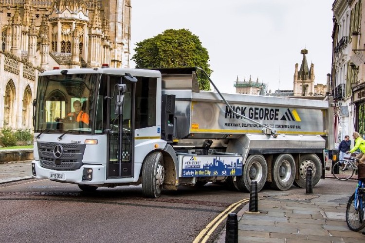 A new 32-tonne Econic 3235 navigates the centre of Cambridge