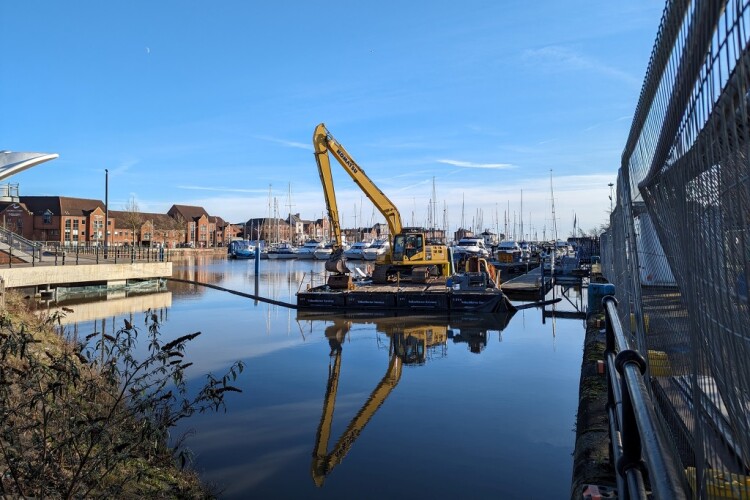 The majority of the works is carried out from floating pontoons