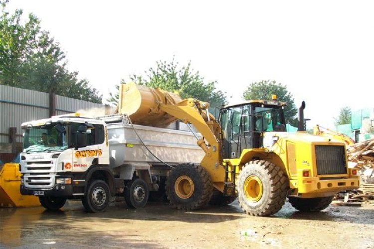 Glynn&rsquo;s Skips' new Cat 962H high reach wheel loader