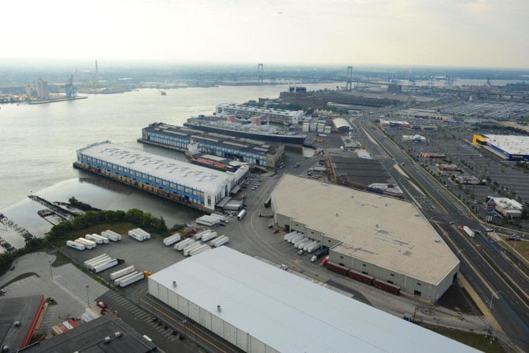  The accident occured during refurbishment works at the Port of Philadelphia's Pier 78