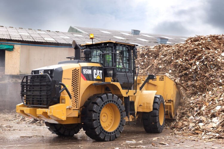 Cat 950M wheeled loaders at the Kirkby-in-Ashfield recycling depot