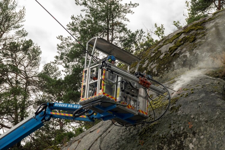 The Hybeko RS-85 XC boom lift