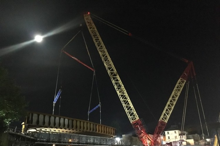 Liebherr LR1600 precisely places the new bridge deck