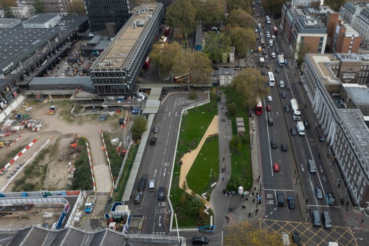 Looking east along Euston Road with the station to the left  [&copy; HS2 Ltd]