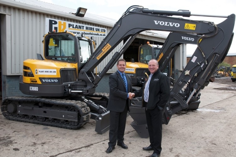 Plant Hire UK managing director Graham Jones (left) takes delivery from Volvo CE&rsquo;s dealer development manager Charlie Flaws